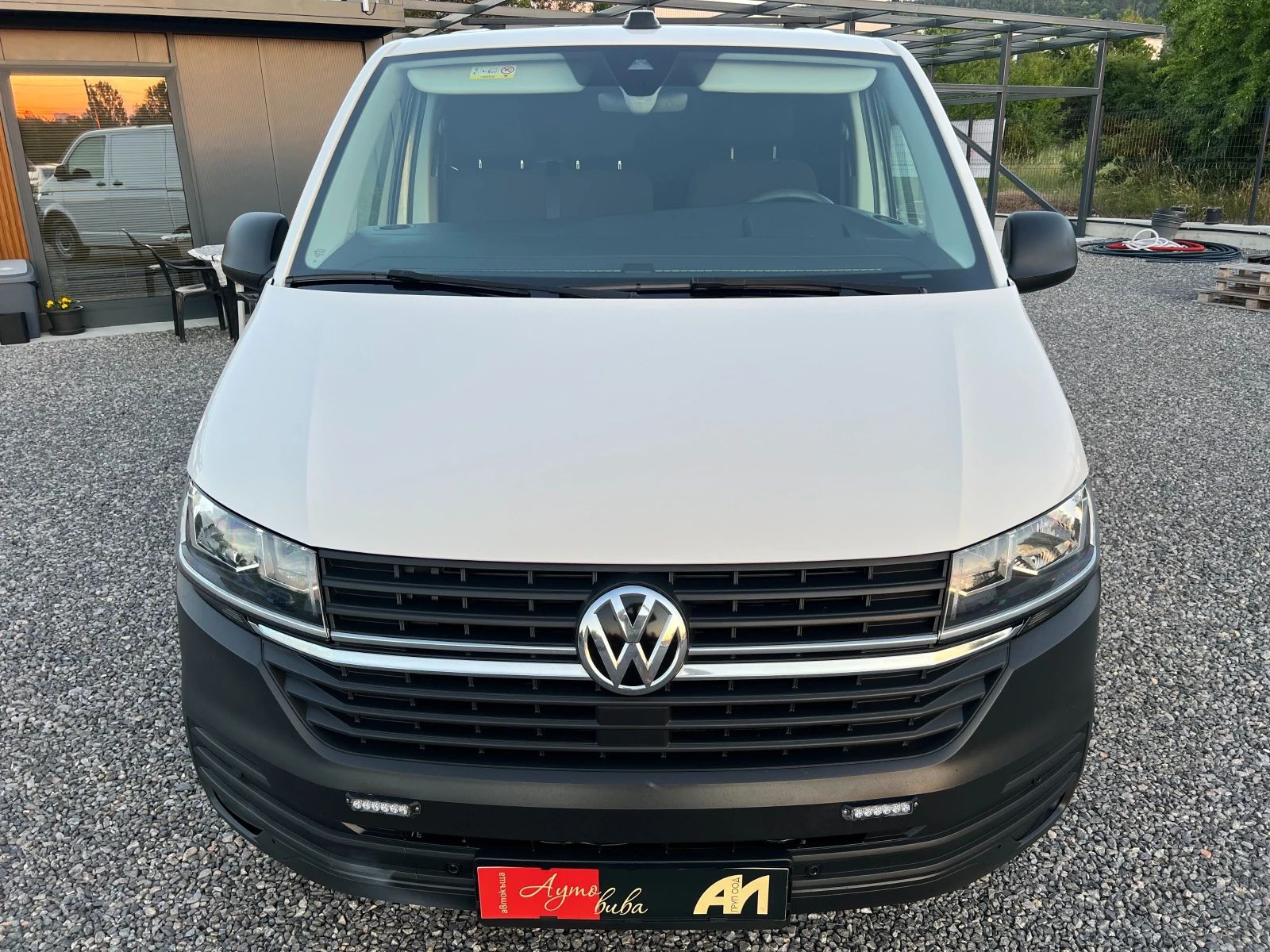 VW Transporter 2.0TDI ДЪЛГА БАЗА/3-Местен/Сервизна история/, снимка 8 - Бусове и автобуси - 54976634