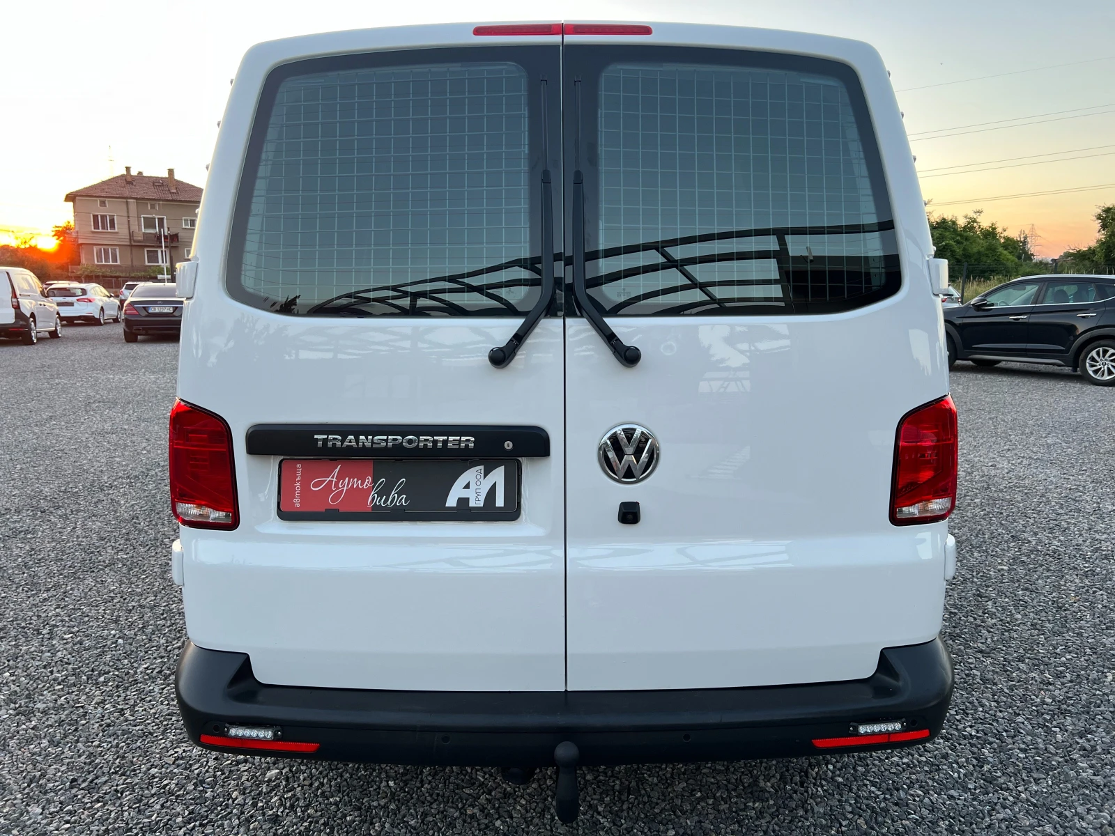 VW Transporter 2.0TDI ДЪЛГА БАЗА/3-Местен/Сервизна история/, снимка 4 - Бусове и автобуси - 54976634