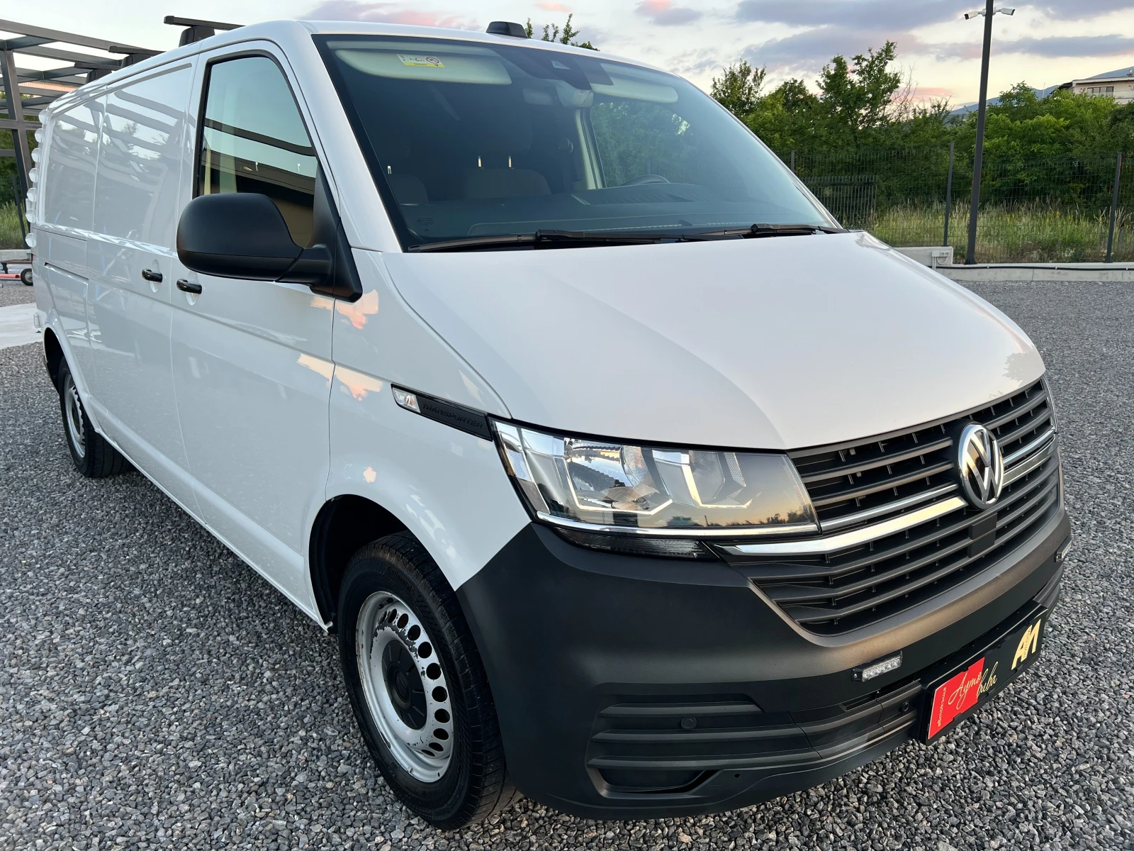 VW Transporter 2.0TDI ДЪЛГА БАЗА/3-Местен/Сервизна история/, снимка 7 - Бусове и автобуси - 54976634