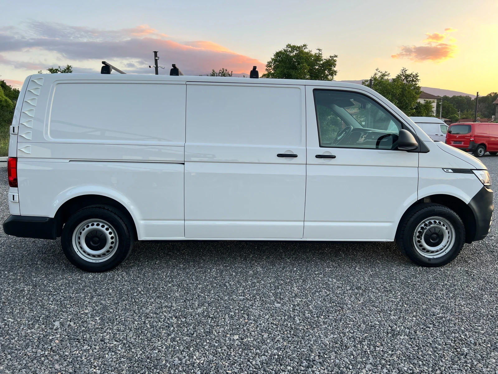 VW Transporter 2.0TDI ДЪЛГА БАЗА/3-Местен/Сервизна история/, снимка 6 - Бусове и автобуси - 54976634