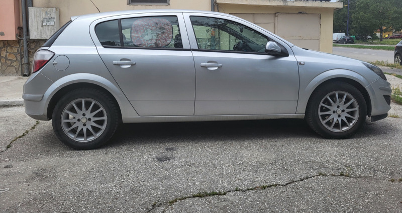 Opel Astra, снимка 4 - Автомобили и джипове - 46068084