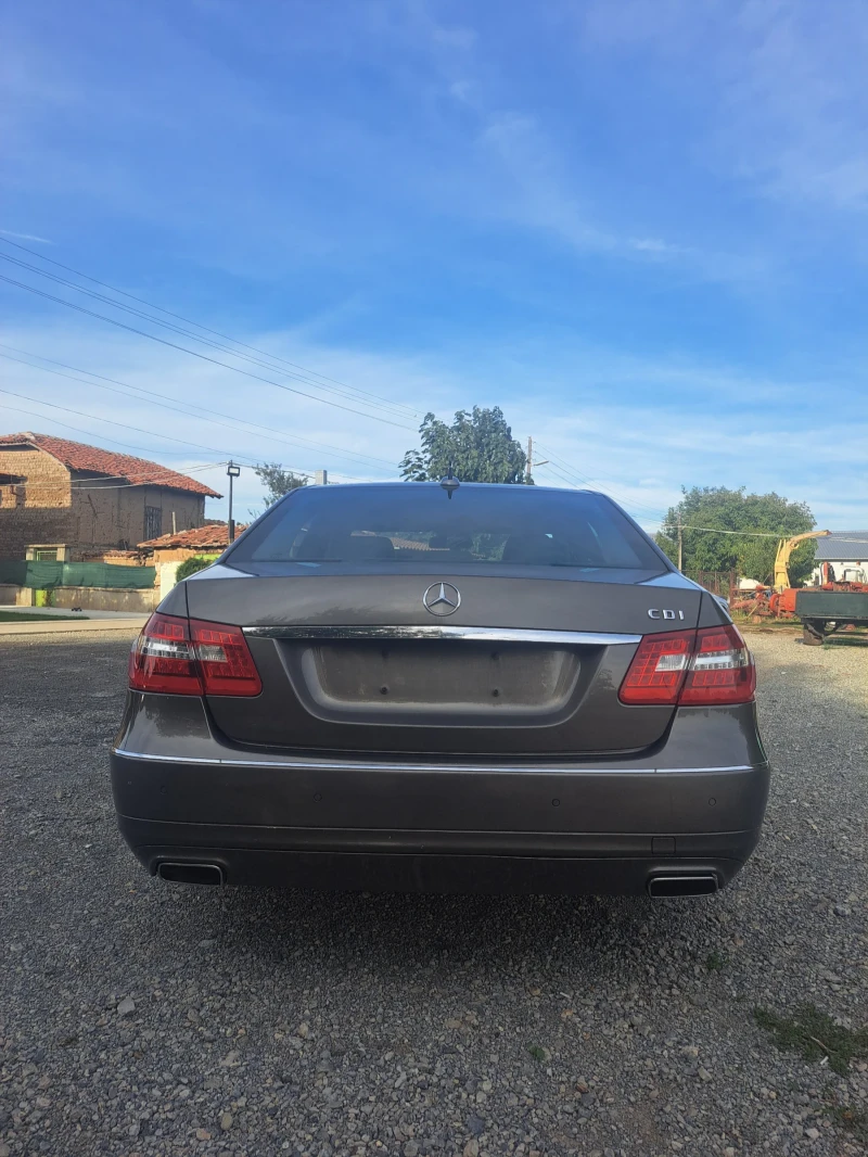 Mercedes-Benz E 200, снимка 12 - Автомобили и джипове - 47202146