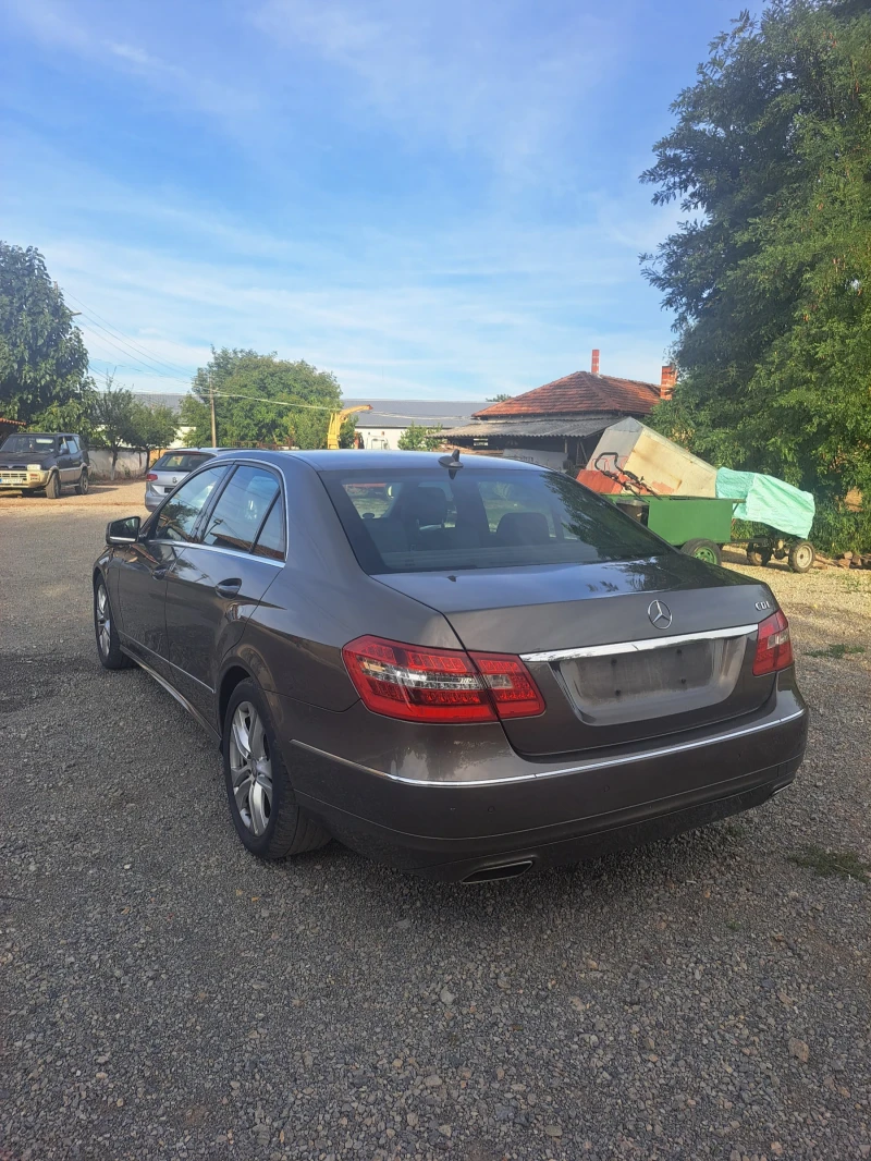 Mercedes-Benz E 200, снимка 11 - Автомобили и джипове - 47202146