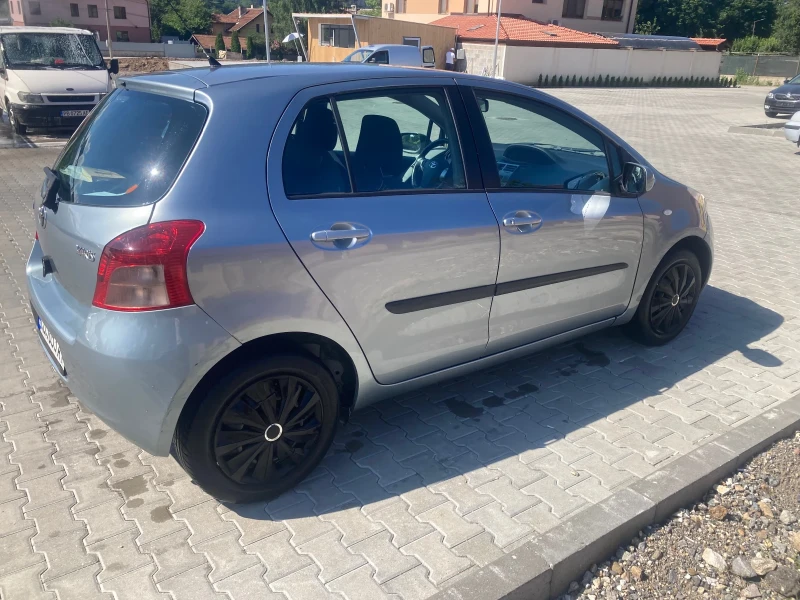 Toyota Yaris 1.3vvti 4цил., снимка 6 - Автомобили и джипове - 47967368