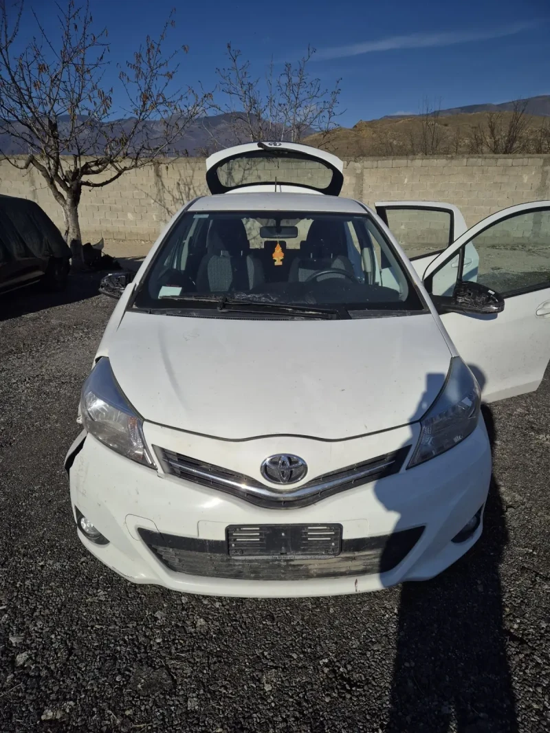 Toyota Yaris 1.0, снимка 5 - Автомобили и джипове - 48115333