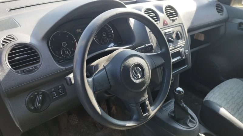 VW Caddy 1.6TDI , снимка 9 - Автомобили и джипове - 49109729