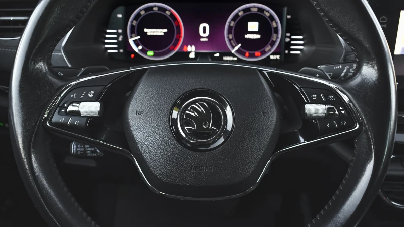 Skoda Octavia Combi 2.0 TDI DSG, снимка 9 - Автомобили и джипове - 51566758