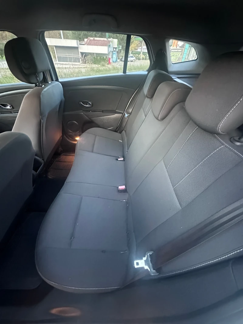 Renault Megane 1.5 DCi АВТОМАТ 2012 г , снимка 9 - Автомобили и джипове - 52151881