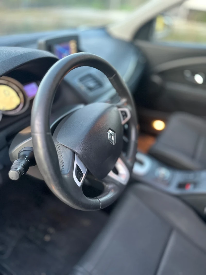 Renault Megane 1.5 DCi АВТОМАТ 2012 г , снимка 7 - Автомобили и джипове - 52151881