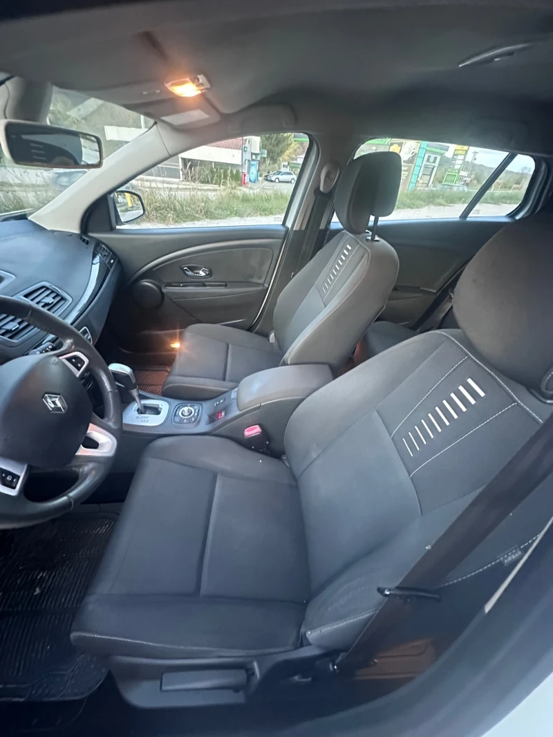 Renault Megane 1.5 DCi АВТОМАТ 2012 г , снимка 8 - Автомобили и джипове - 52151881