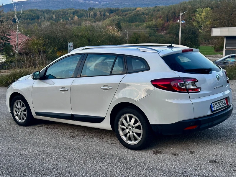 Renault Megane 1.5 DCi АВТОМАТ 2012 г , снимка 4 - Автомобили и джипове - 52151881