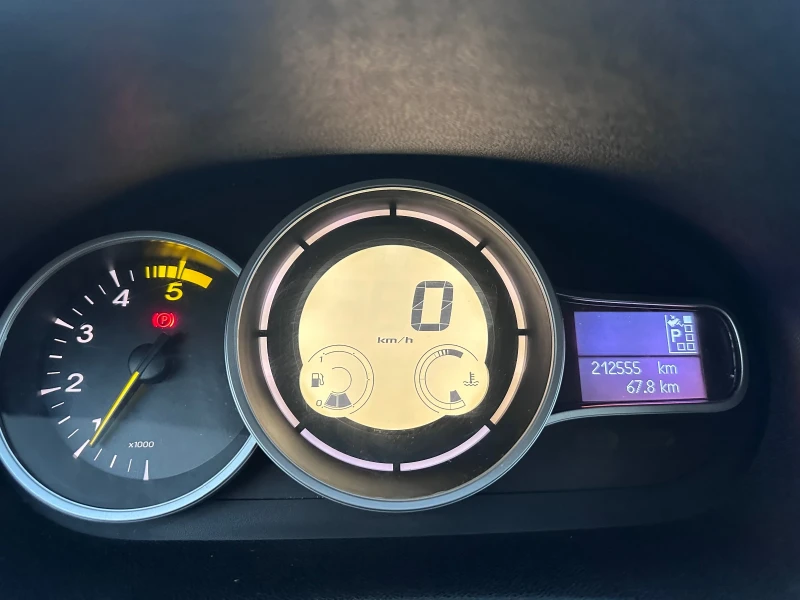 Renault Megane 1.5 DCi АВТОМАТ 2012 г , снимка 13 - Автомобили и джипове - 52151881