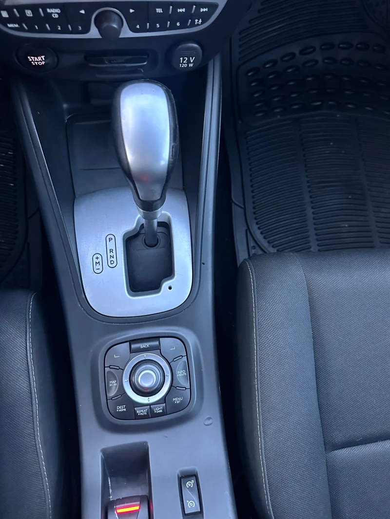 Renault Megane 1.5 DCi АВТОМАТ 2012 г , снимка 11 - Автомобили и джипове - 52151881