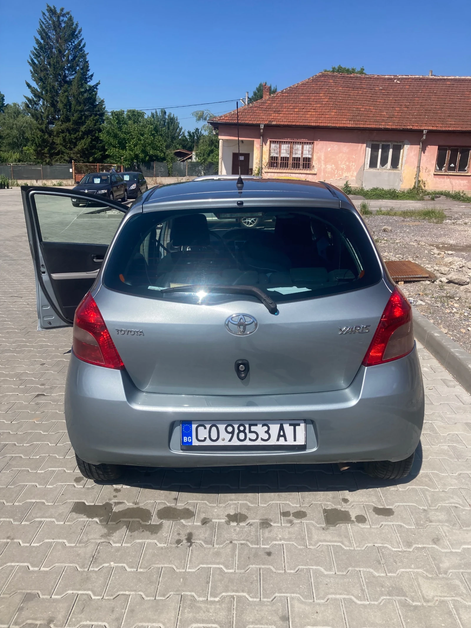 Toyota Yaris 1.3vvti 4цил. - изображение 3