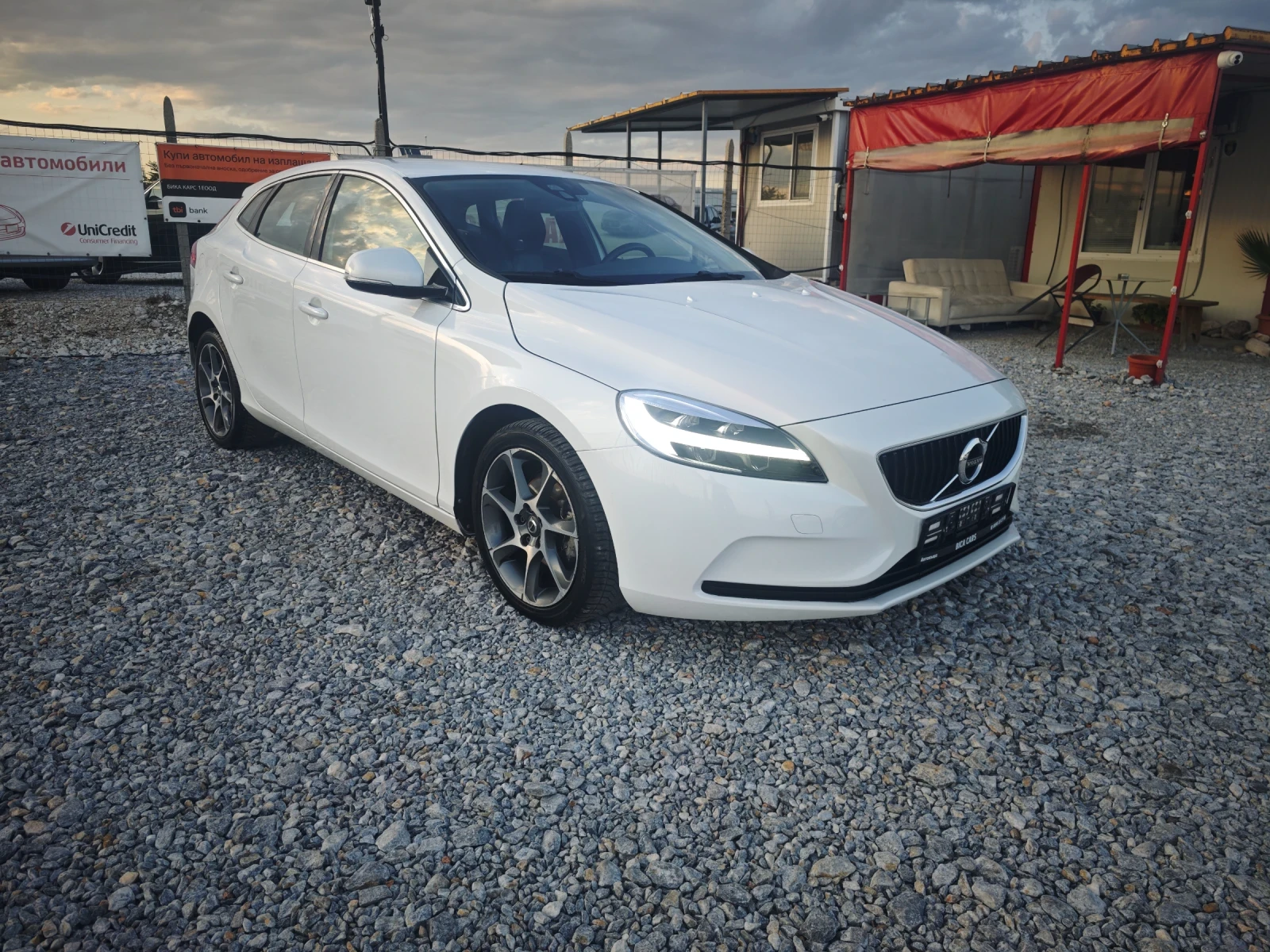 Volvo V40 2.0D OCEAN RACE - изображение 3