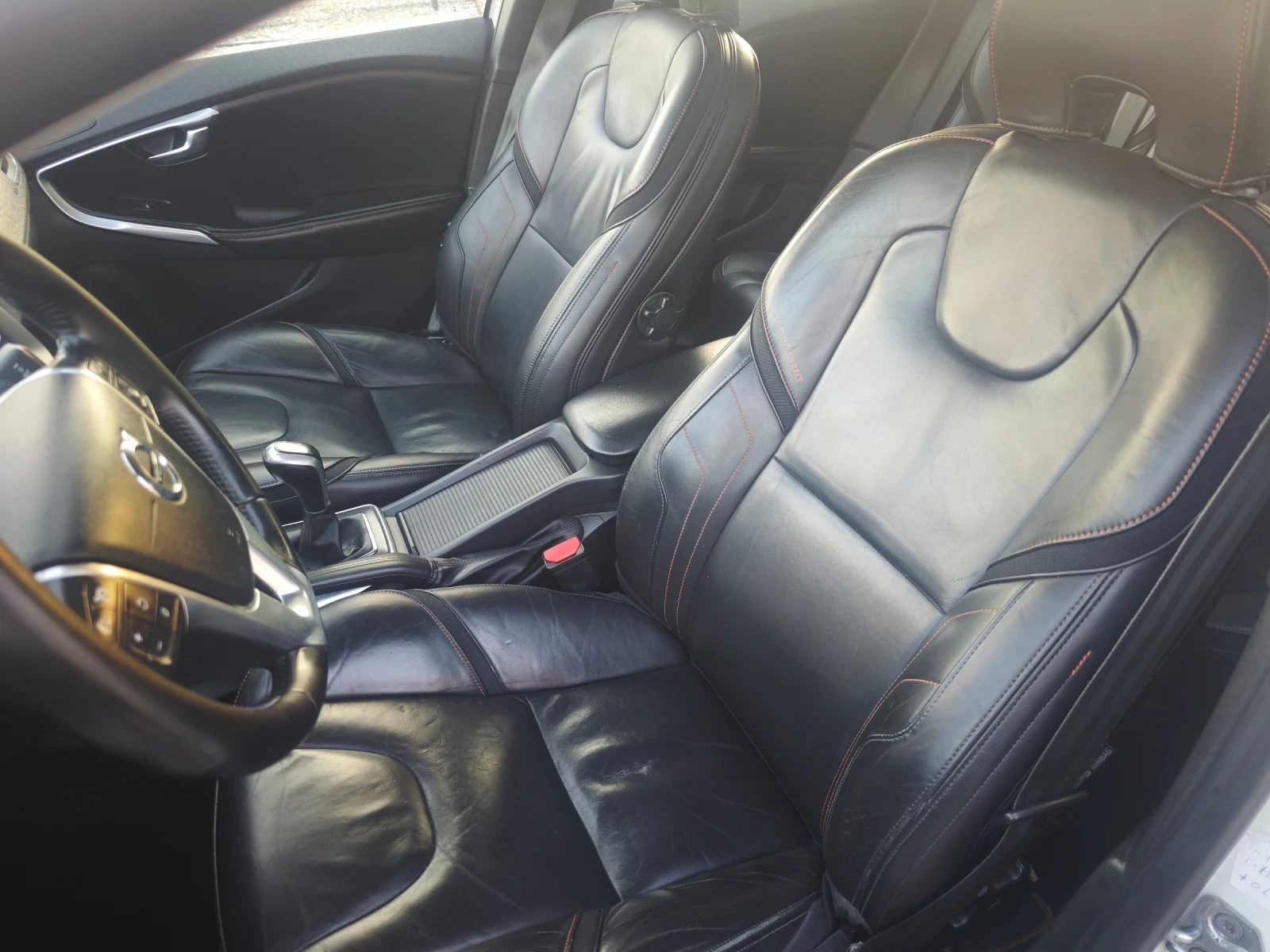 Volvo V40 2.0D OCEAN RACE - изображение 7