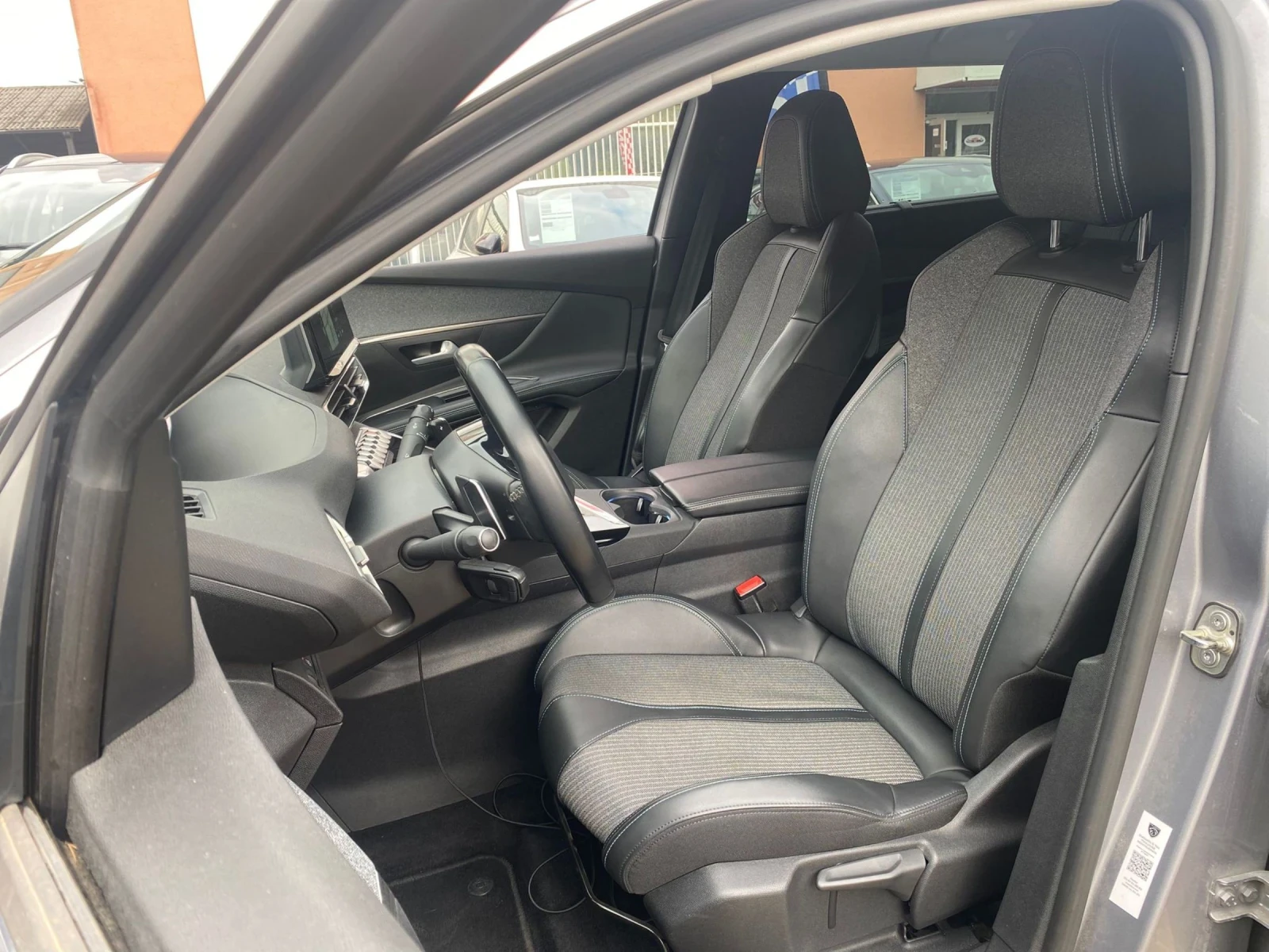 Peugeot 5008 1.5 BlueHDi ALLURE  131 S&S EAT8 - изображение 8