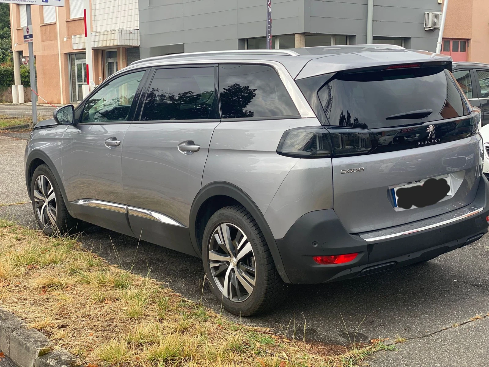 Peugeot 5008 1.5 BlueHDi ALLURE  131 S&S EAT8 - изображение 4