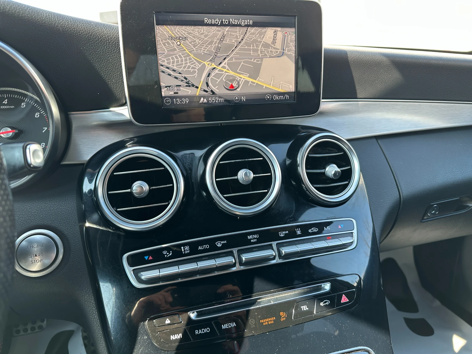 Mercedes-Benz C 180 AMG Line/Седан, снимка 12 - Автомобили и джипове - 53746784