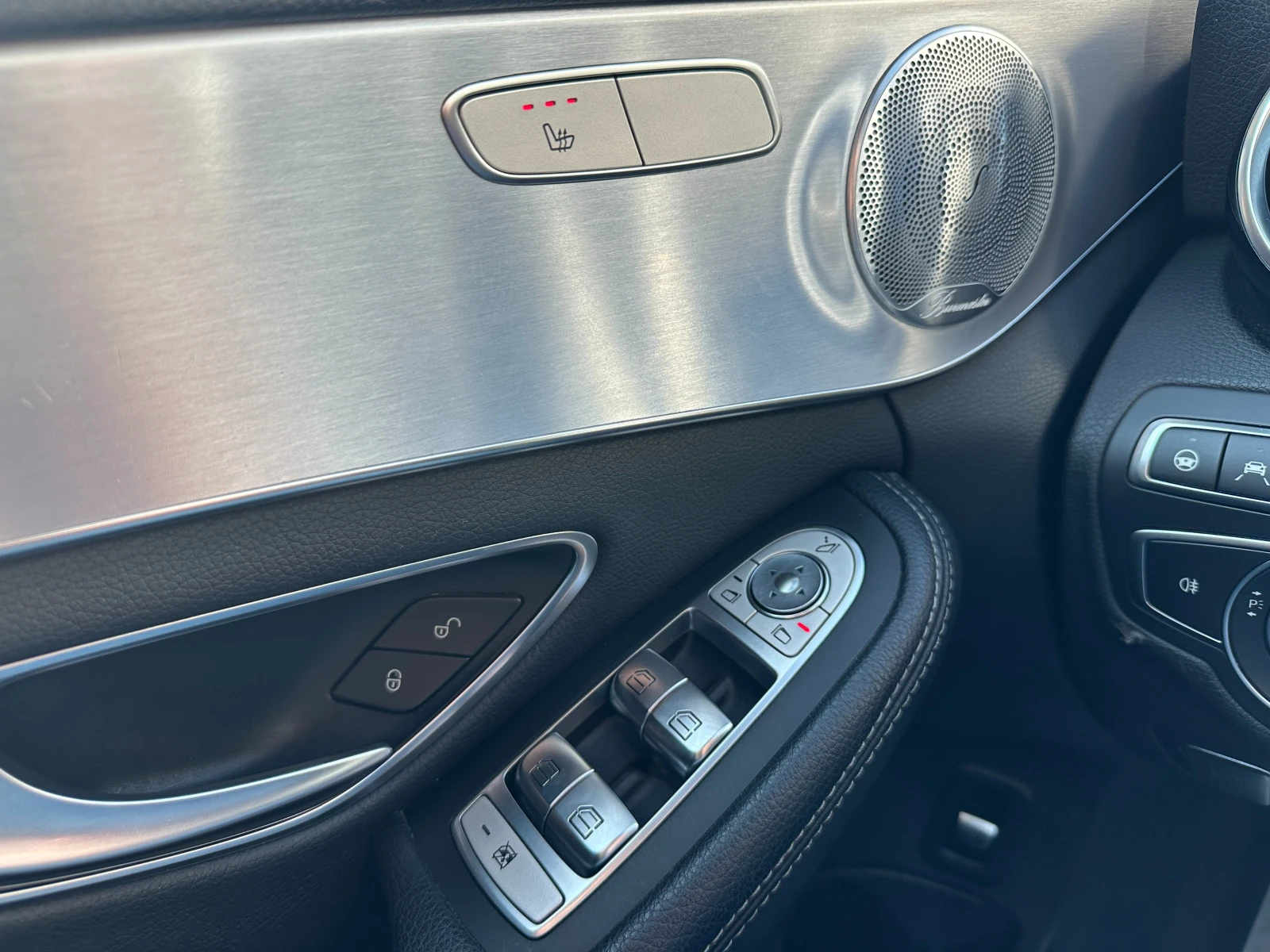 Mercedes-Benz C 180 AMG Line/Седан, снимка 15 - Автомобили и джипове - 53746784