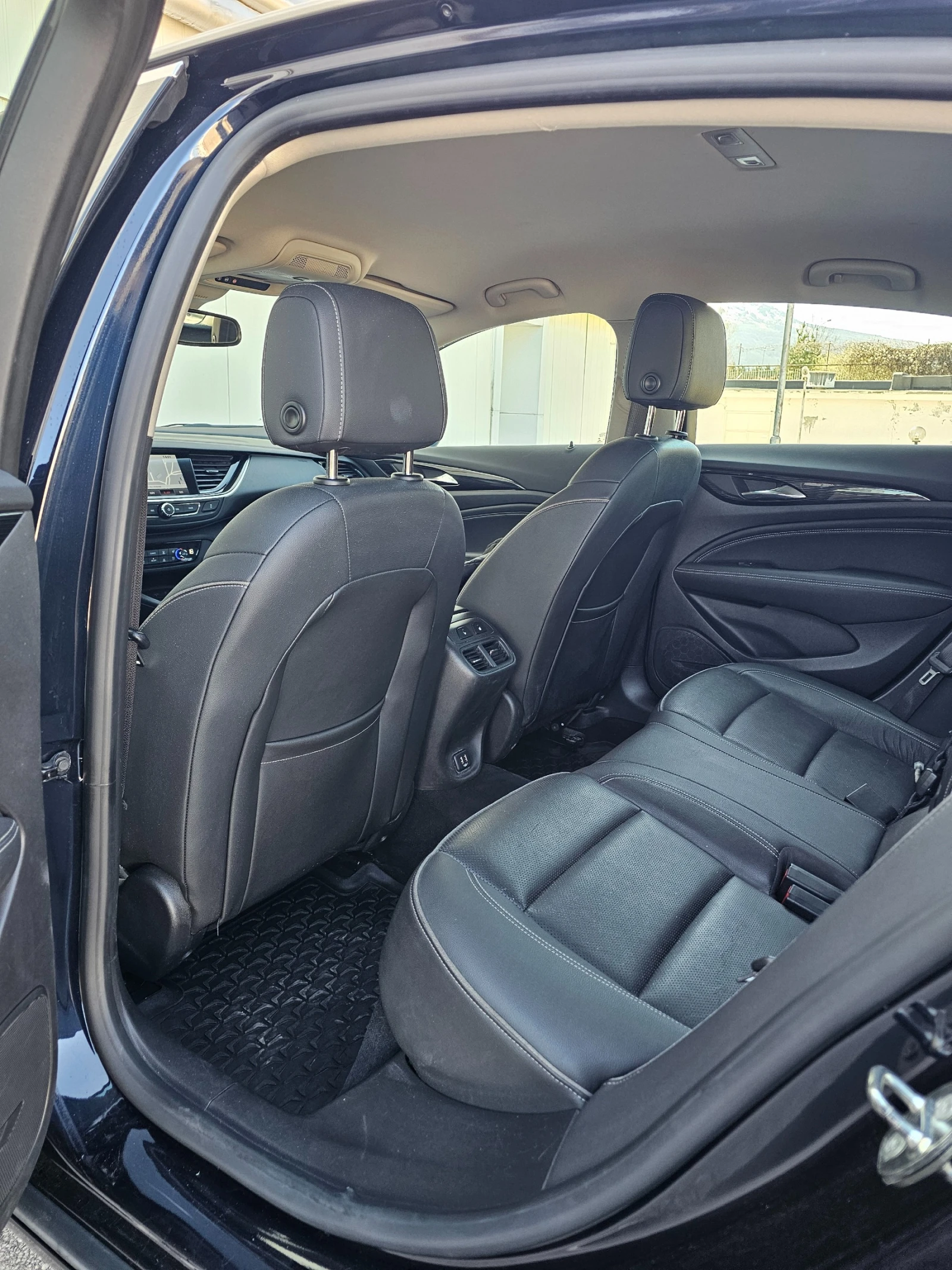 Opel Insignia GrandSportTurboD4X4, снимка 14 - Автомобили и джипове - 54176016