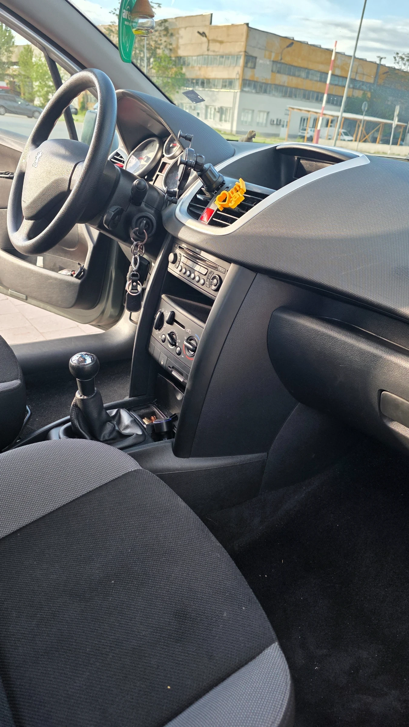 Peugeot 207, снимка 8 - Автомобили и джипове - 54576376
