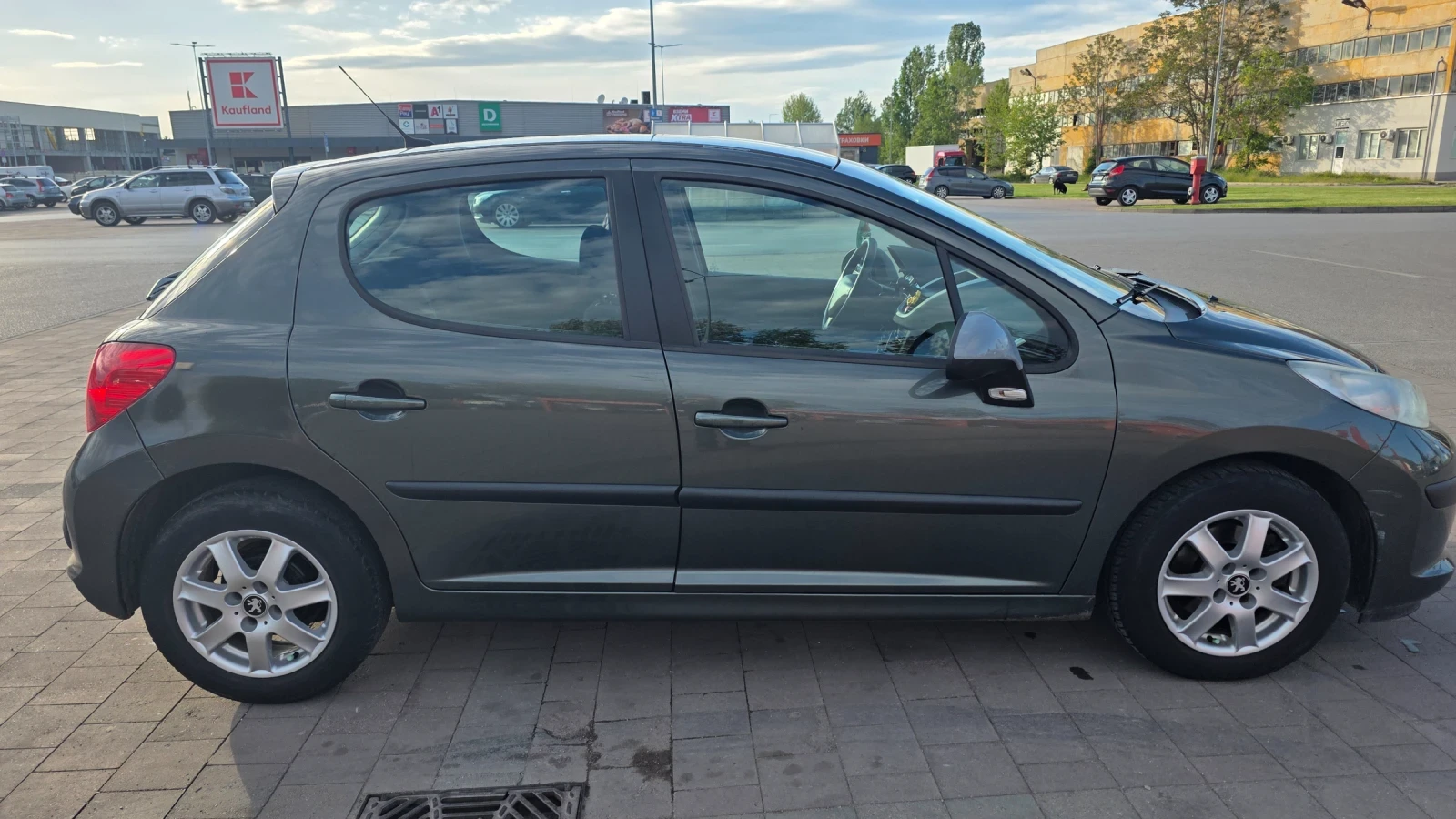 Peugeot 207, снимка 2 - Автомобили и джипове - 54576376