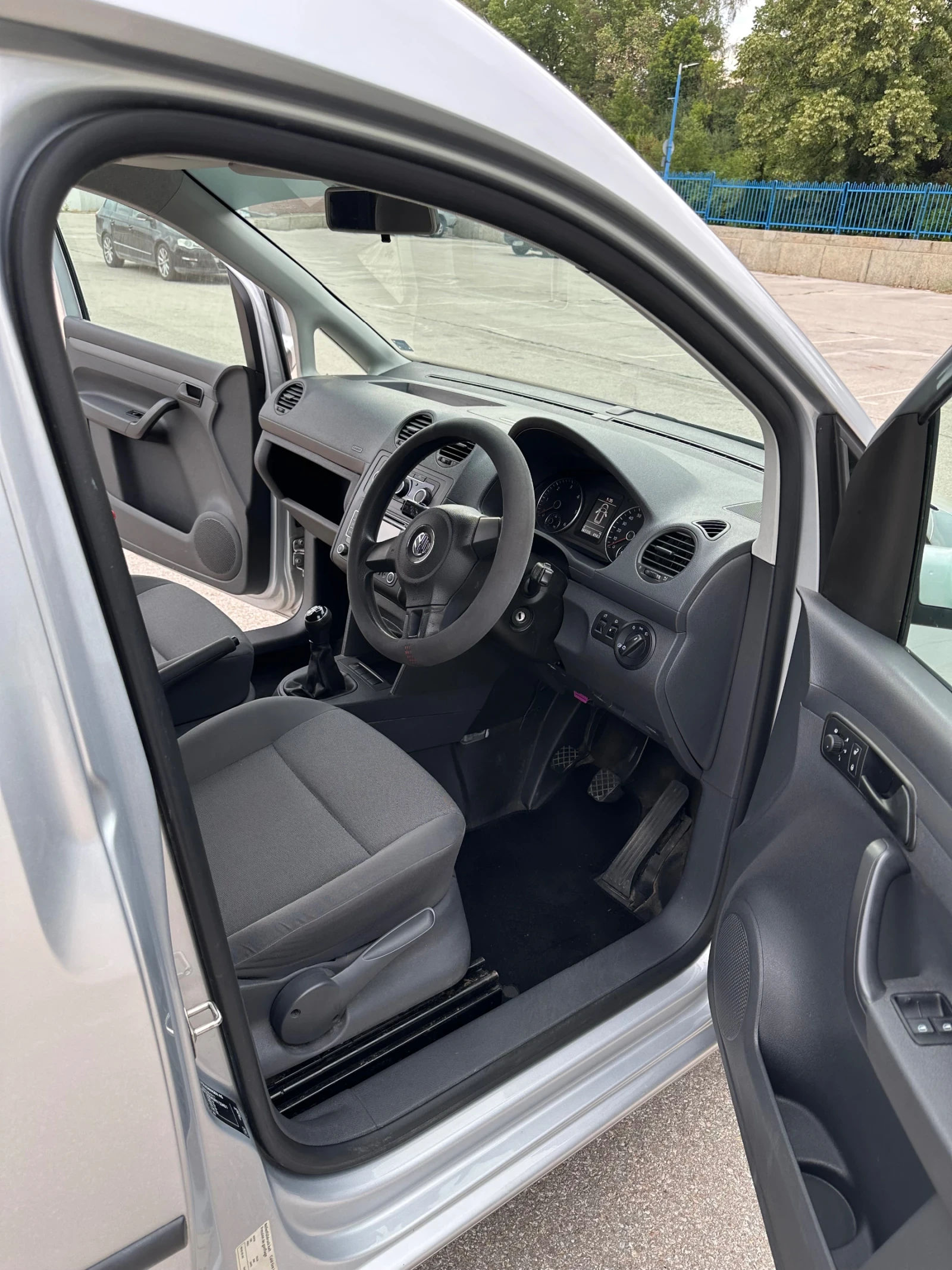 VW Caddy, снимка 8 - Автомобили и джипове - 54598021