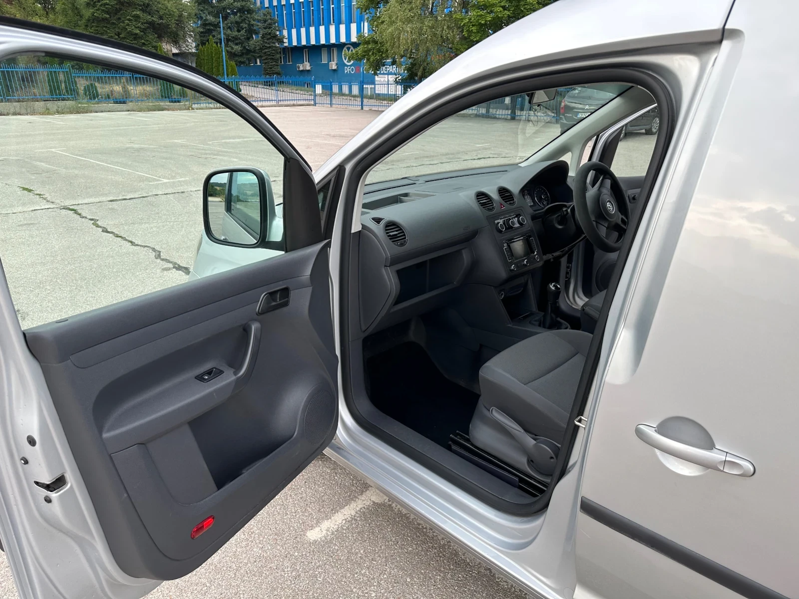 VW Caddy, снимка 7 - Автомобили и джипове - 54598021