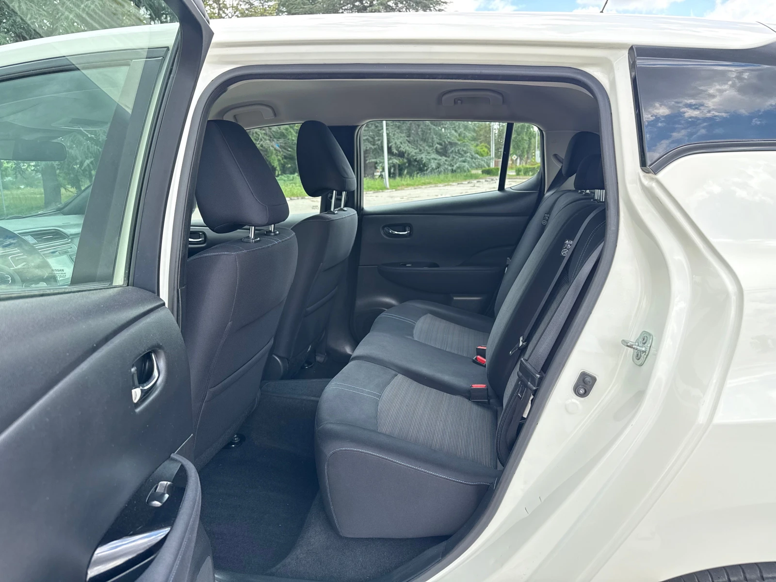 Nissan Leaf , снимка 8 - Автомобили и джипове - 54957990