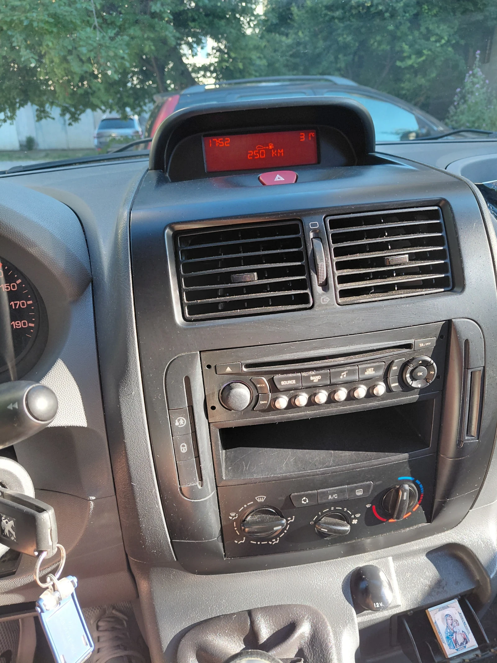 Peugeot Expert 2.0 Diesel Multivan, снимка 12 - Автомобили и джипове - 54962080