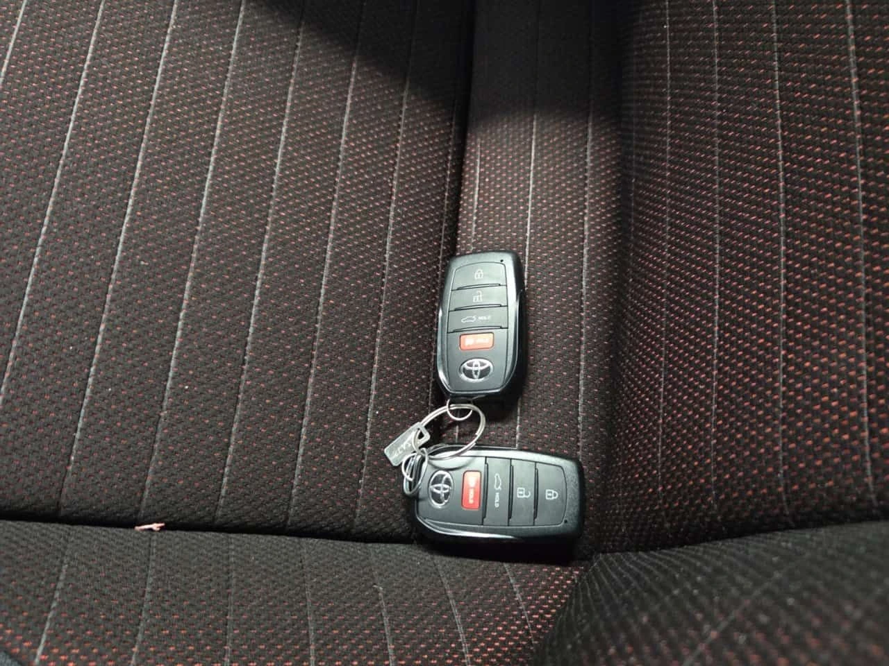 Toyota Corolla  Hybrid SE CVT AWD / ЗАДНА КАМЕРА / 2 КЛЮЧА , снимка 14 - Автомобили и джипове - 55583955