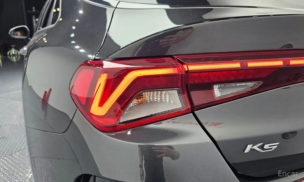 Kia K5 SIGNATURE| 360| CARPLAY| DISTRO| ОБДУХВАНЕ, снимка 6 - Автомобили и джипове - 56057816