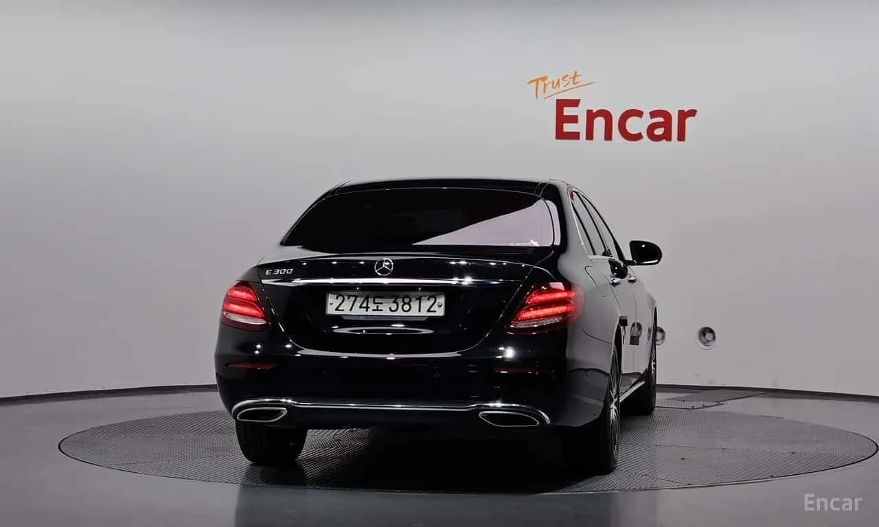 Mercedes-Benz E 300 * E300 Avantgarde * ФИНАНСИРАНЕ, снимка 4 - Автомобили и джипове - 56259462