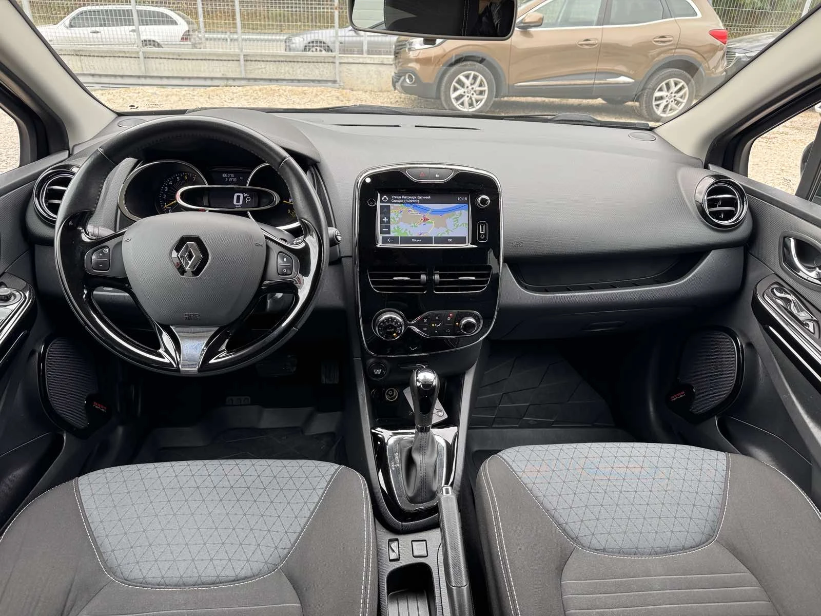 Renault Clio 1.2BENZIN* AVTOMAT* Navi, снимка 11 - Автомобили и джипове - 56680177