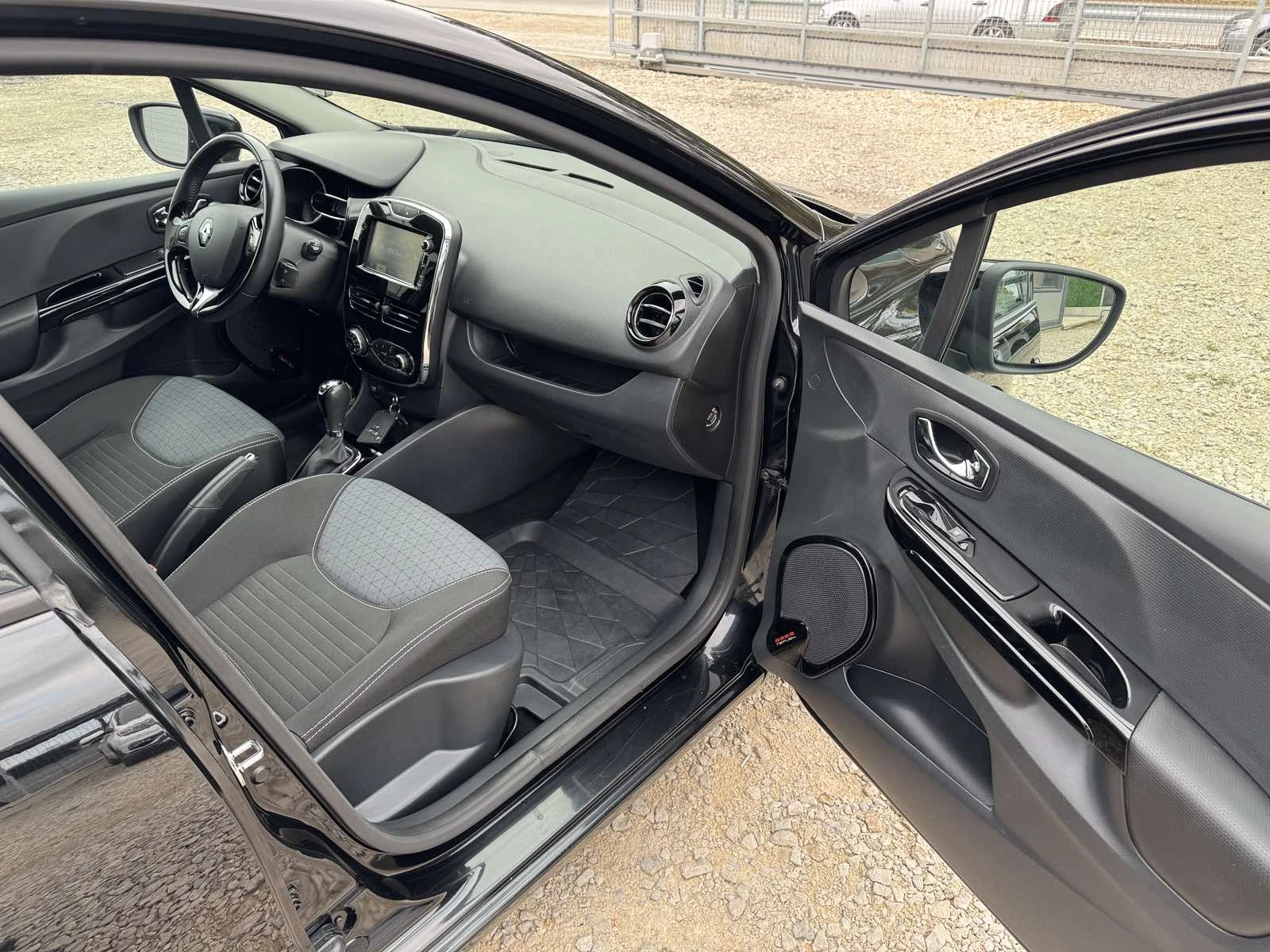 Renault Clio 1.2BENZIN* AVTOMAT* Navi, снимка 10 - Автомобили и джипове - 56680177