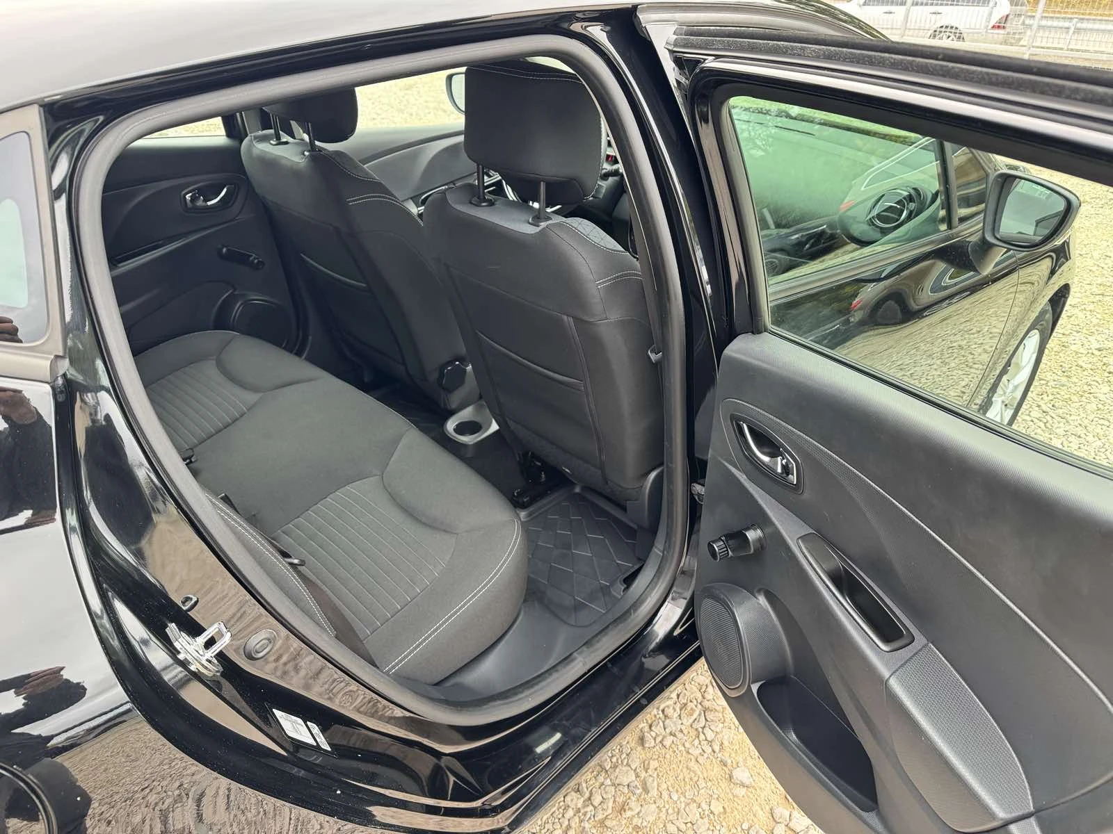 Renault Clio 1.2BENZIN* AVTOMAT* Navi, снимка 8 - Автомобили и джипове - 56680177