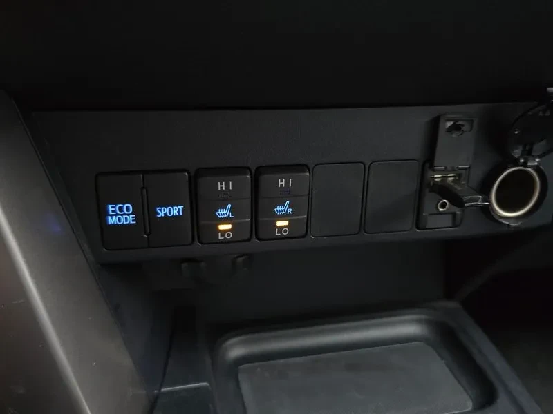 Toyota Rav4 2.5 2Wd 4Th Generation, снимка 16 - Автомобили и джипове - 56131018