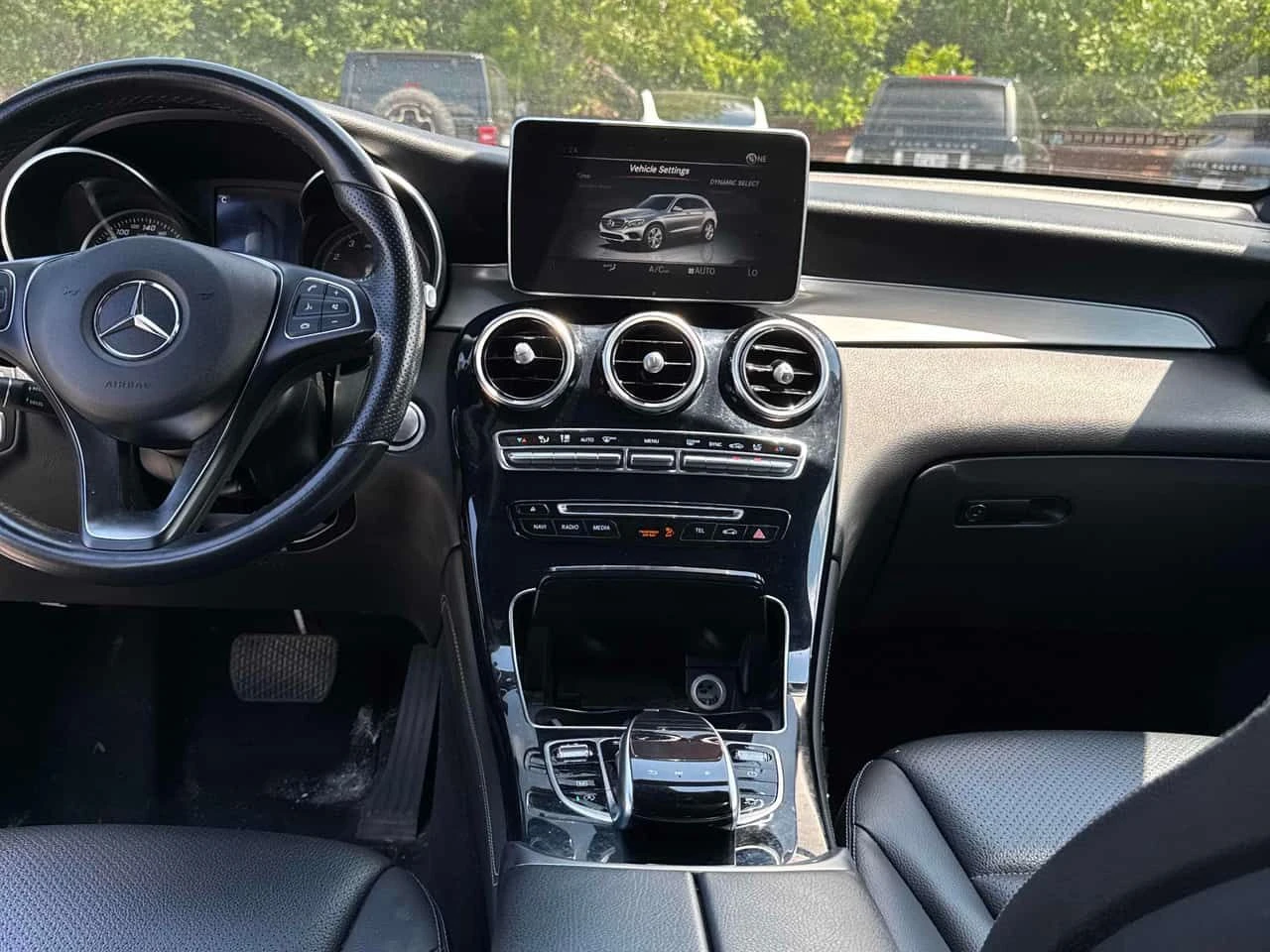 Mercedes-Benz GLC 300 4MATIC/ПАНОРАМА/ПОДГРЕВИ, снимка 9 - Автомобили и джипове - 54983717