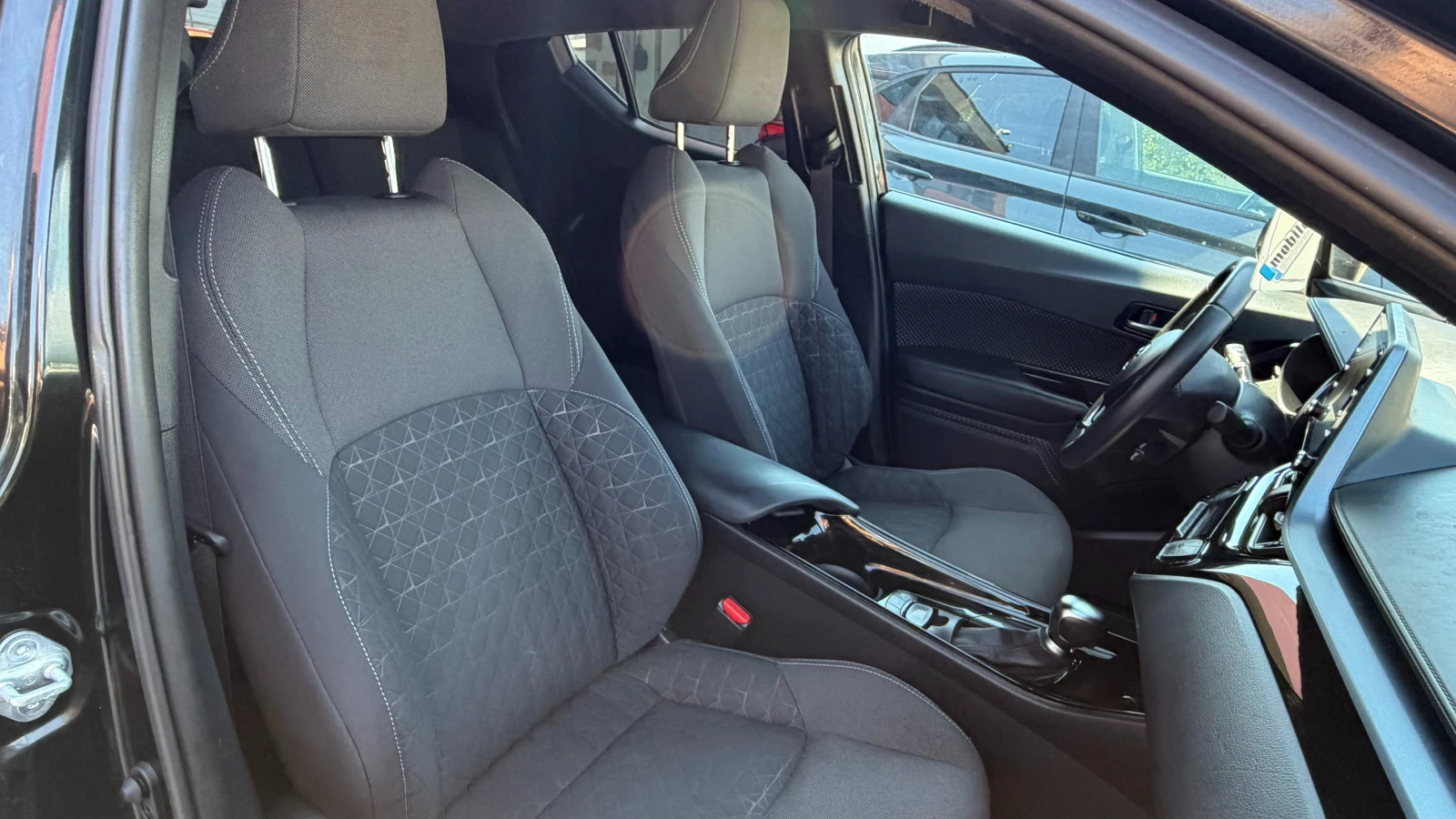 Toyota C-HR 1.8 HYBRID , снимка 13 - Автомобили и джипове - 55045098