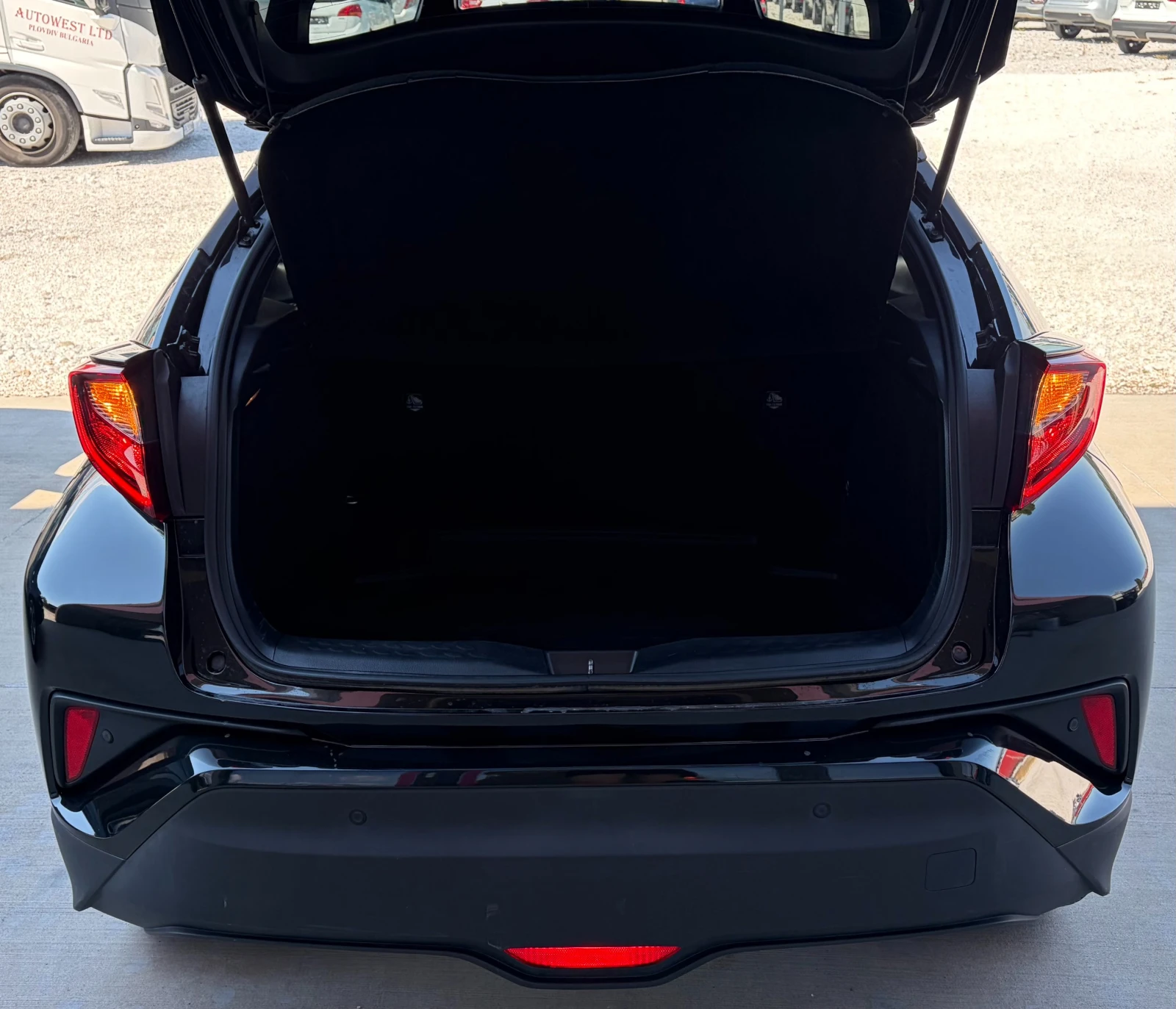Toyota C-HR 1.8 HYBRID , снимка 10 - Автомобили и джипове - 55045098