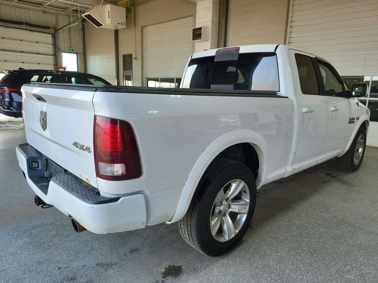 Dodge RAM 1500   5.7L SPORT / КОЖА / ПОДГРЕВ / ПАНОРАМА , снимка 3 - Автомобили и джипове - 55471988