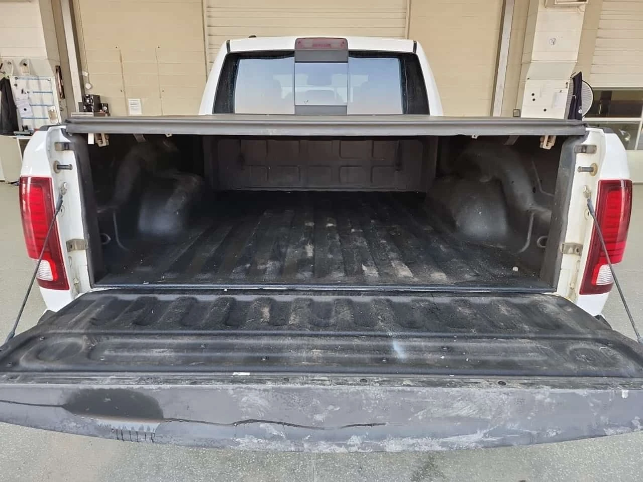Dodge RAM 1500   5.7L SPORT / КОЖА / ПОДГРЕВ / ПАНОРАМА , снимка 14 - Автомобили и джипове - 55471988