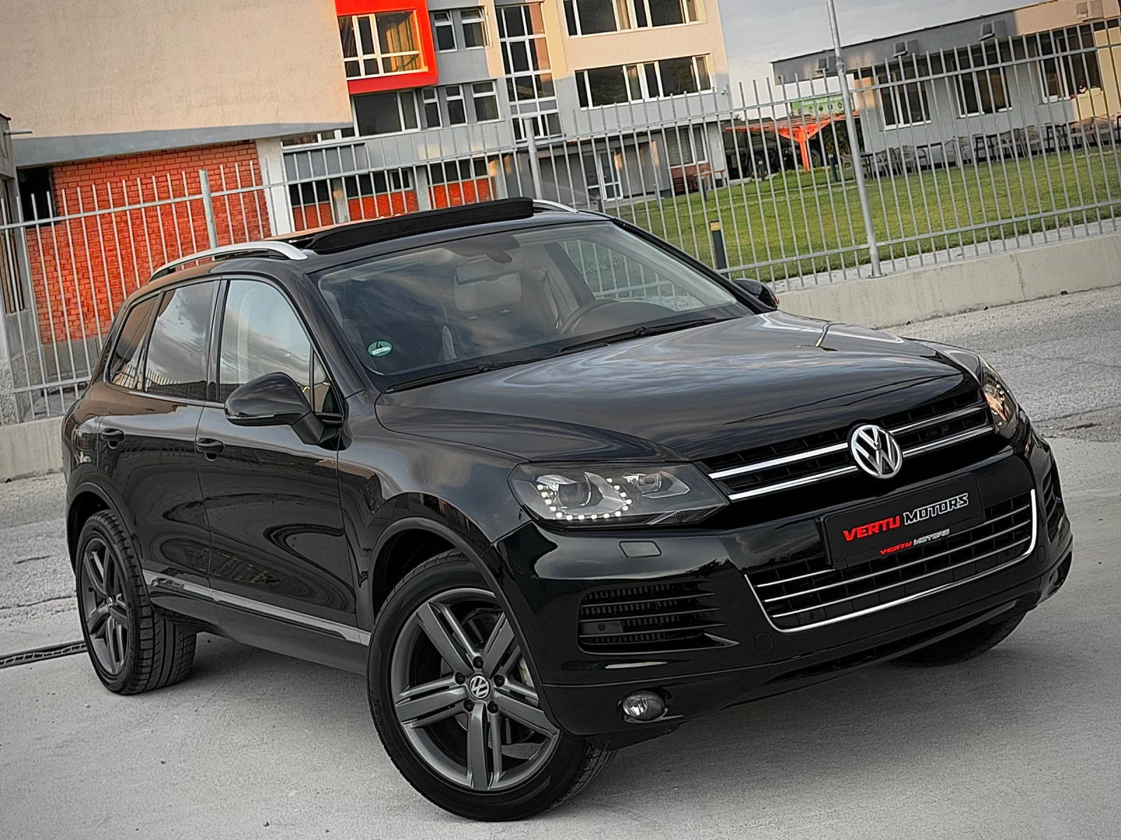 VW Touareg 4.2TDI V8/ PANO/ 3xTV/ 4MOTION/ EXCLUSIVE/ CARBON