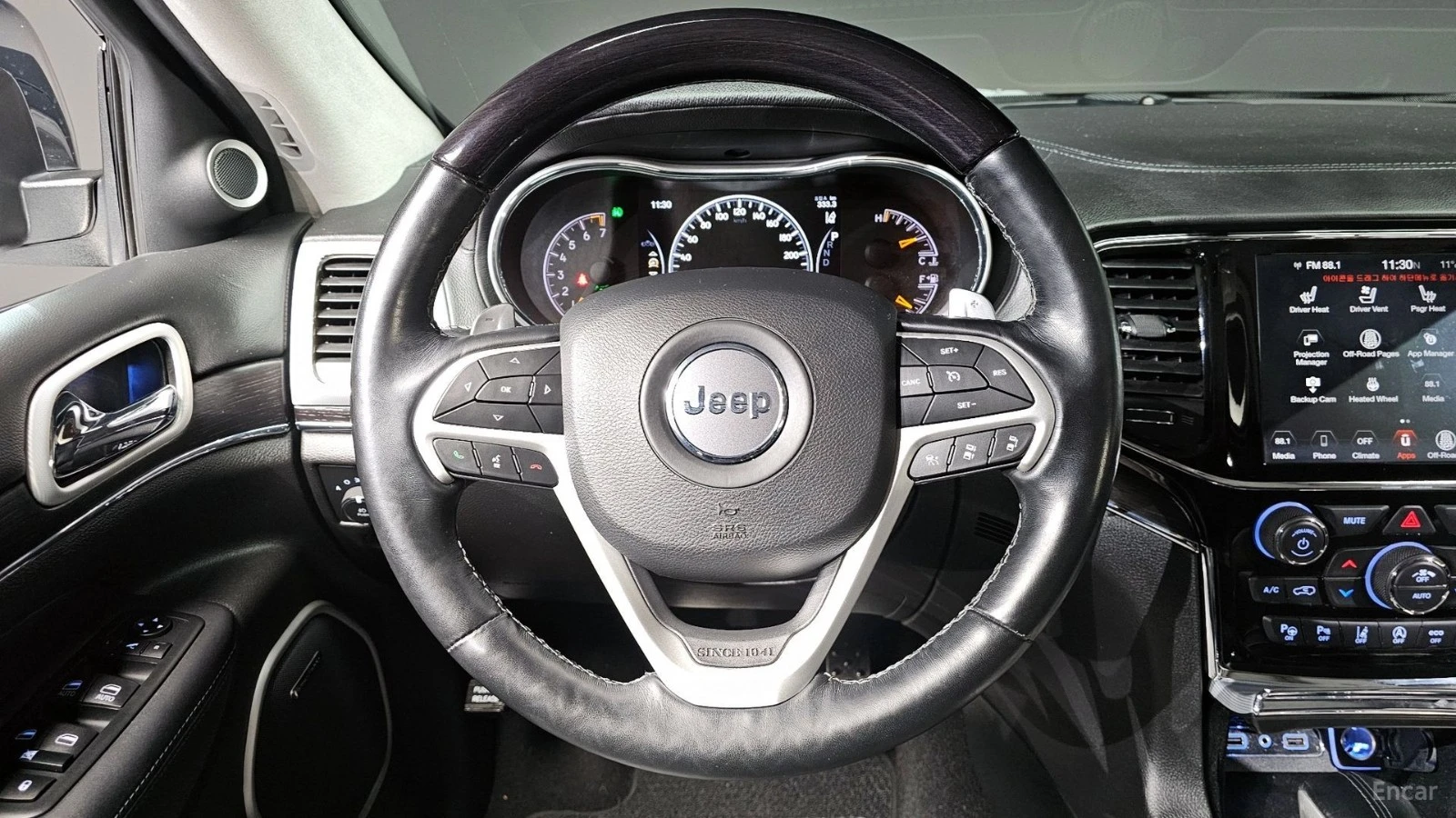 Jeep Cherokee SUMMIT* PANO* КОЖА* ОБДУХВАНЕ* ПОДГРЕВ* НАВИ* КАМЕ, снимка 12 - Автомобили и джипове - 55501310