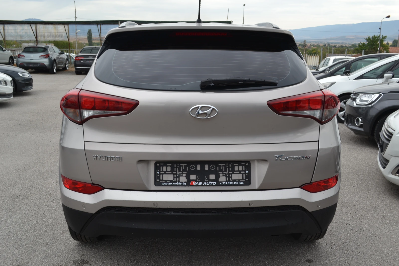 Hyundai Tucson 1.7CRDI, снимка 5 - Автомобили и джипове - 56009682