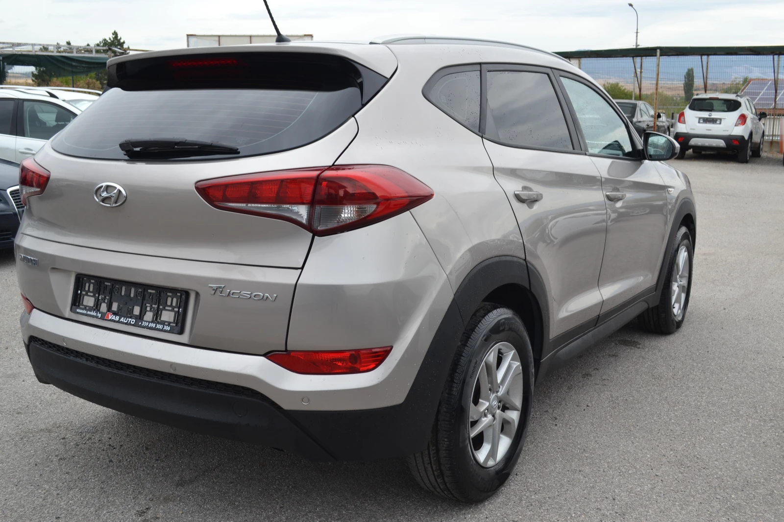 Hyundai Tucson 1.7CRDI, снимка 6 - Автомобили и джипове - 56009682