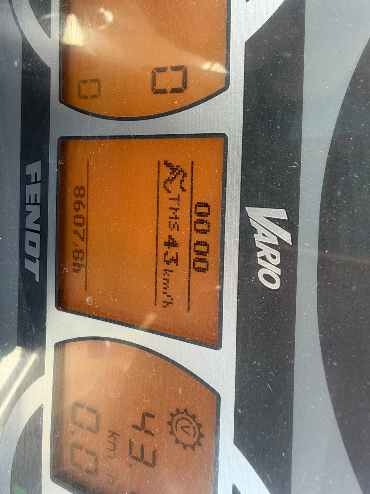 Трактор Fendt 210 Vario, снимка 9 - Селскостопанска техника - 53882363