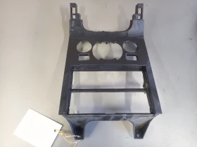 Централна конзола Пежо 5008 (б)