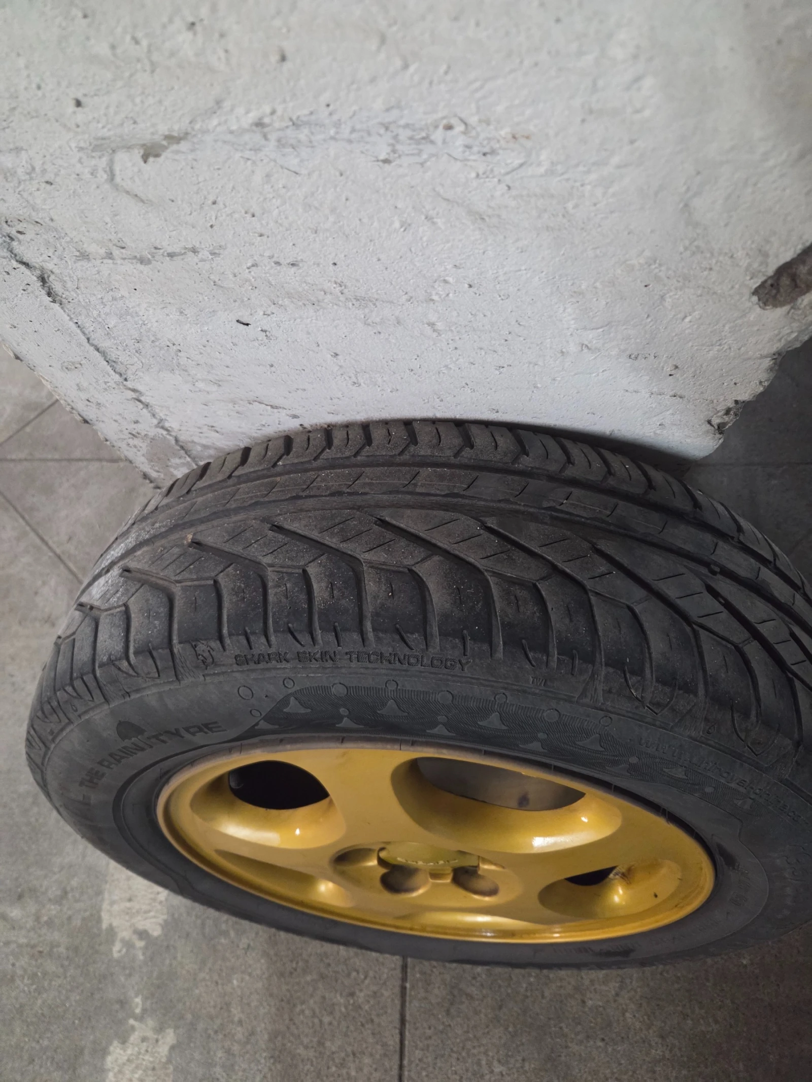 Гуми с джанти Uniroyal 195/65R15, снимка 4 - Гуми и джанти - 54337819